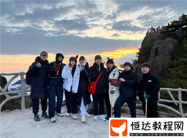 LPL隊(duì)伍登上“天下第一奇山”拿下“冠軍”！