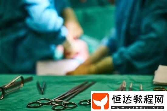 法醫(yī)從喉嚨取出活雞