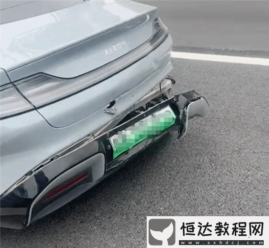 小米SU7高速被追尾