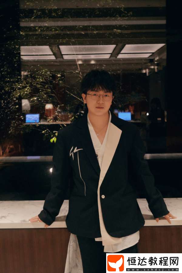 妖刀發(fā)布自拍