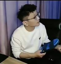 被老爸逼著打游戲