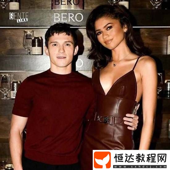 男方單膝跪地求婚成功
